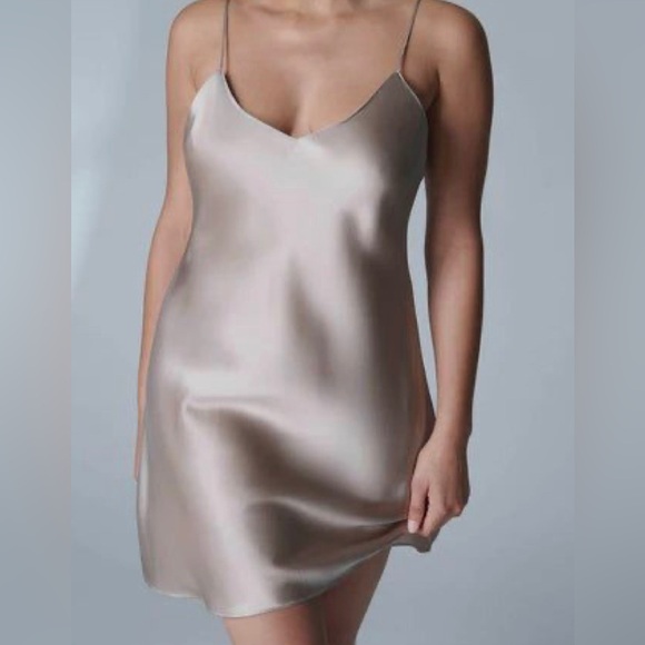 Dress - Picture 2 of 5